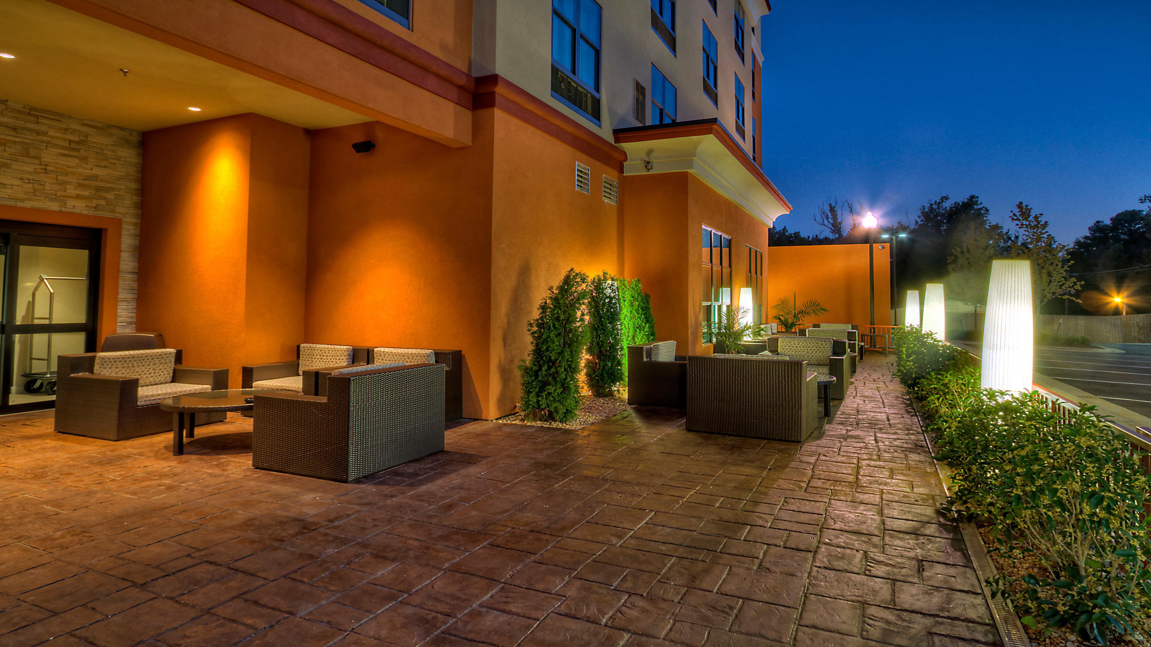 Holiday Inn & Suites Tupelo North By Ihg Exterior foto